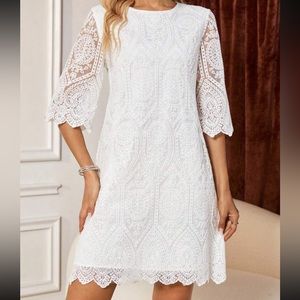 Women’s white lace dress. Size medium. Never worn.